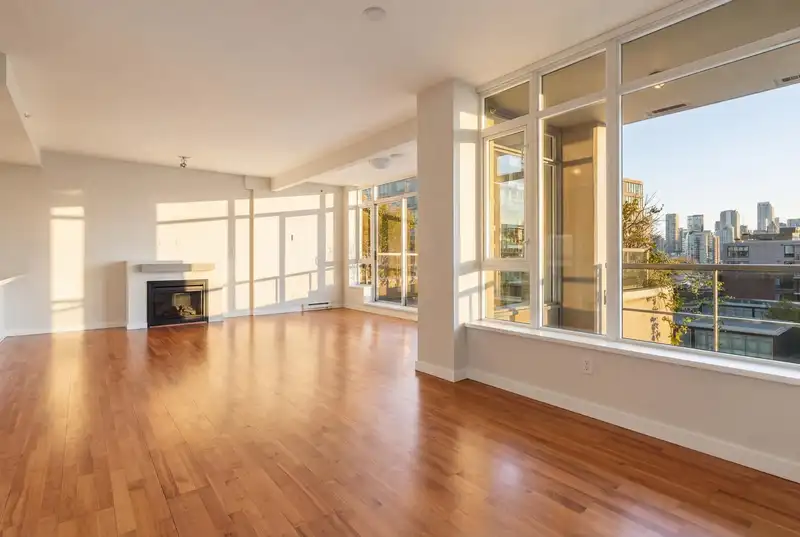 705 2055 YUKON STREET - photo 2 of 24