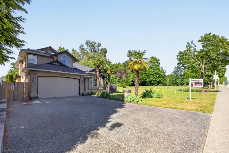 15465 80 AVENUE - photo 1 of 37