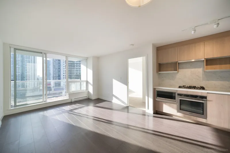 1605 13696 100 AVENUE - photo 1 of 25