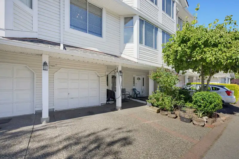 97 7955 122 STREET - photo 2 of 36