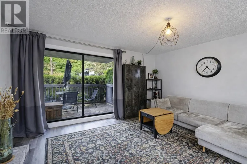 3132 LONSDALE AVENUE - photo 3 of 25