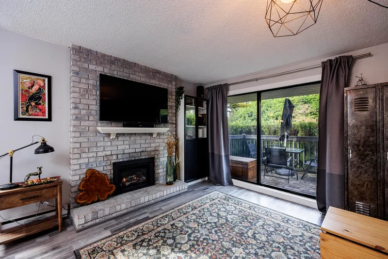 3132 LONSDALE AVENUE - photo 4 of 25