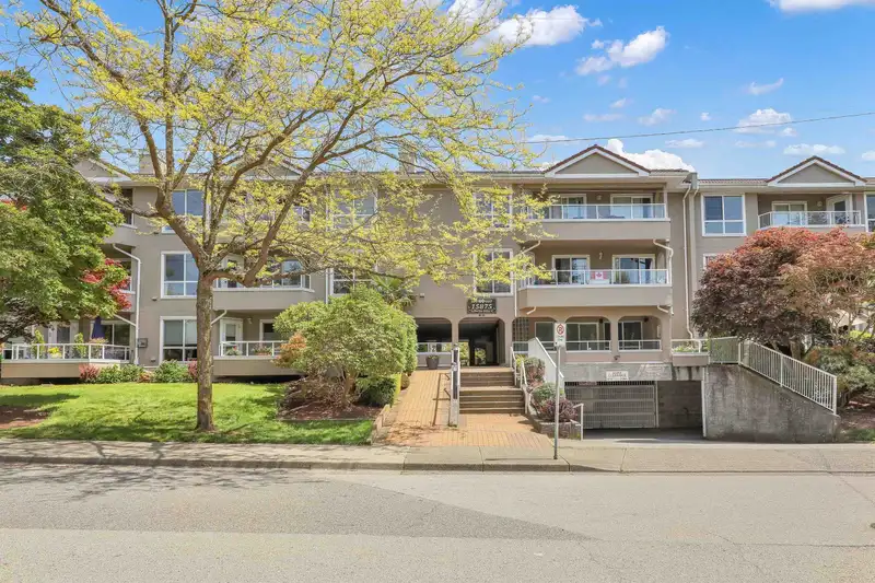 201 15875 MARINE DRIVE - photo 1 of 32