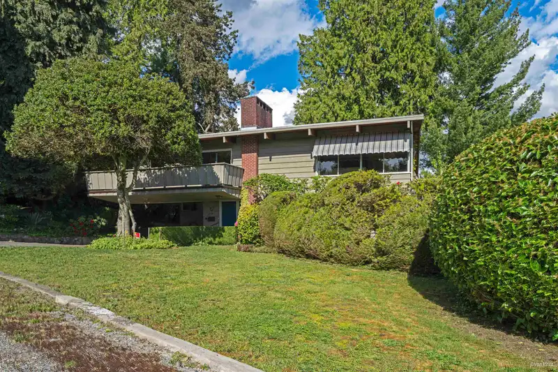 1752 OTTAWA PLACE - photo 4 of 34