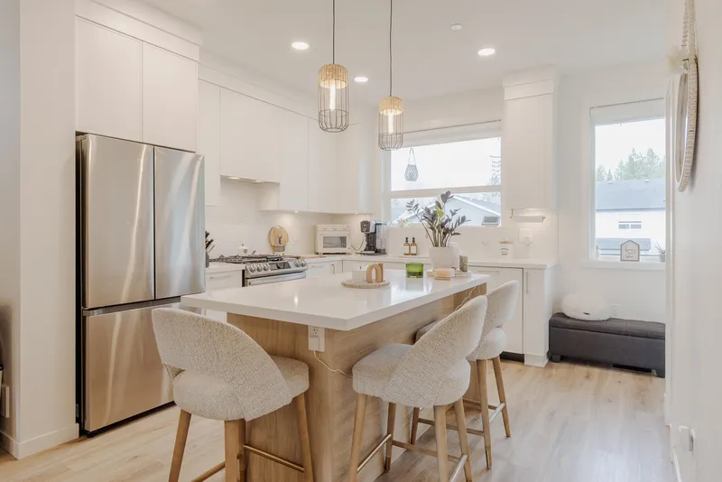 25097 112 AVENUE - photo 2 of 25