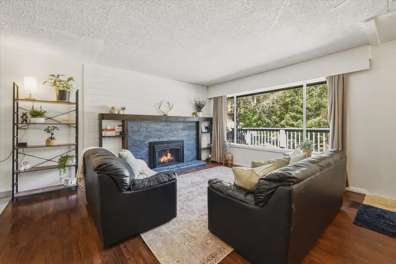3106 TYROL CRESCENT - photo 3 of 39