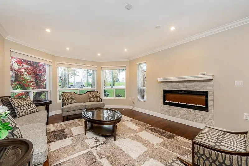 10816 80 AVENUE - photo 2 of 40