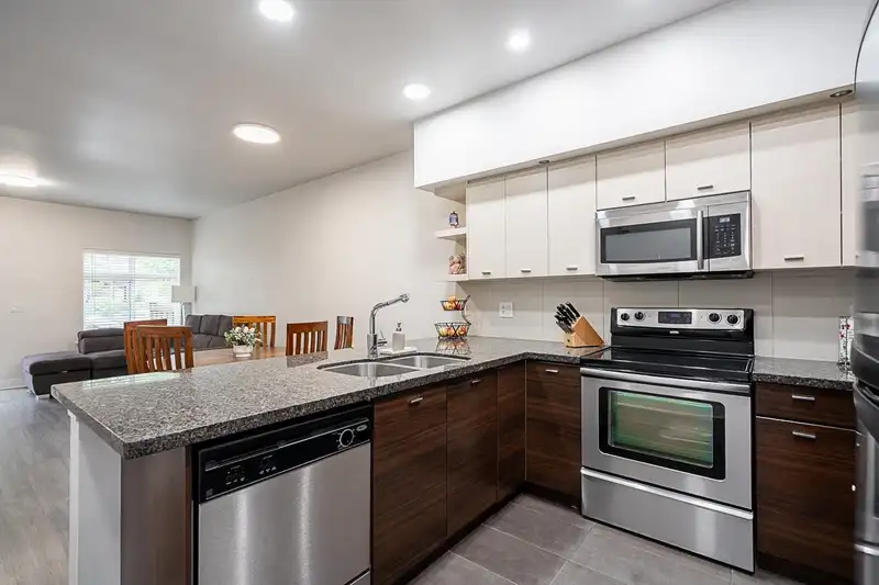 24 6299 144 STREET - photo 4 of 32