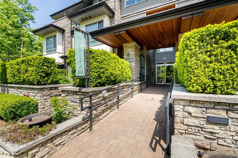 602 7478 BYRNEPARK WALK - photo 3 of 40