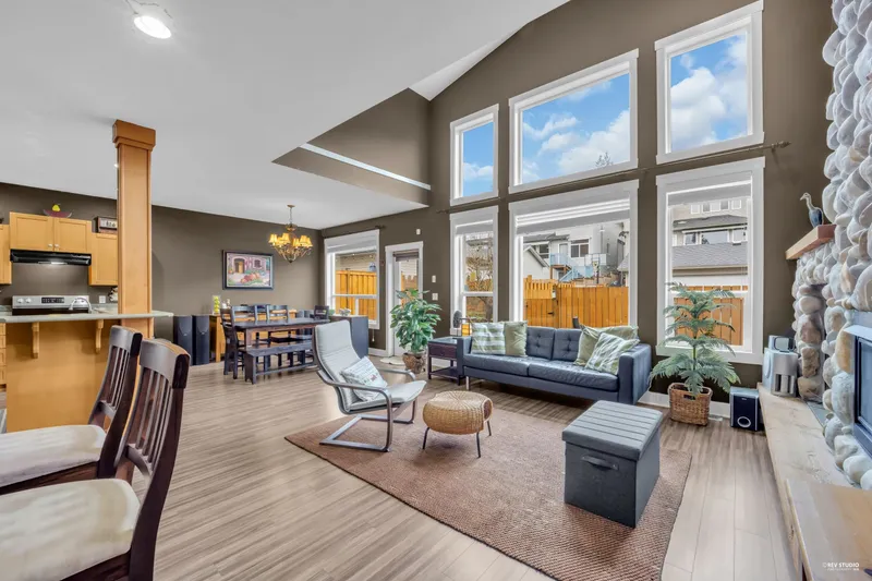 10328 243A STREET - photo 4 of 25