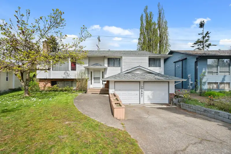 9507 204B STREET - photo 2 of 36