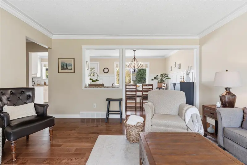 34566 HURST CRESCENT - photo 3 of 25