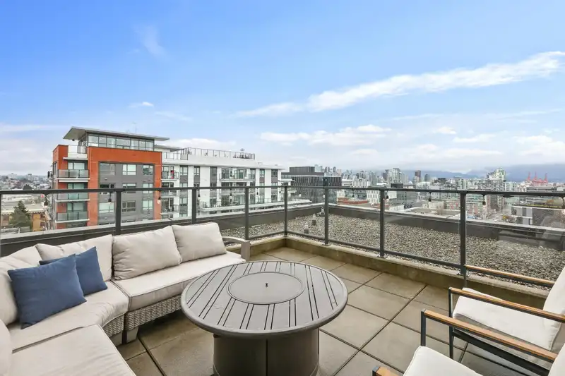 801 209 E 7TH AVENUE - photo 1 of 31
