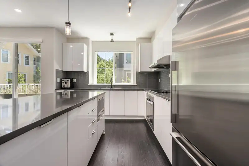 87 5550 ADMIRAL WAY - photo 3 of 40