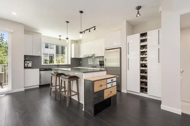 87 5550 ADMIRAL WAY - photo 4 of 40