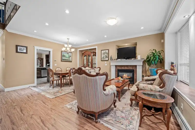 13145 108 AVENUE - photo 2 of 31