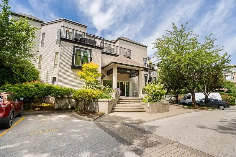 310 2429 HAWTHORNE AVENUE - photo 1 of 32
