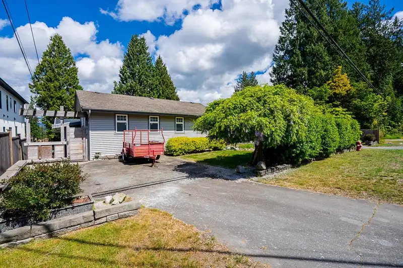 20571 46A AVENUE - photo 2 of 38