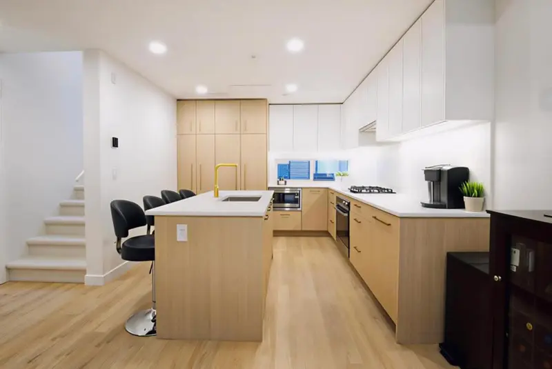 202 381 CLAYTON STREET - photo 2 of 23