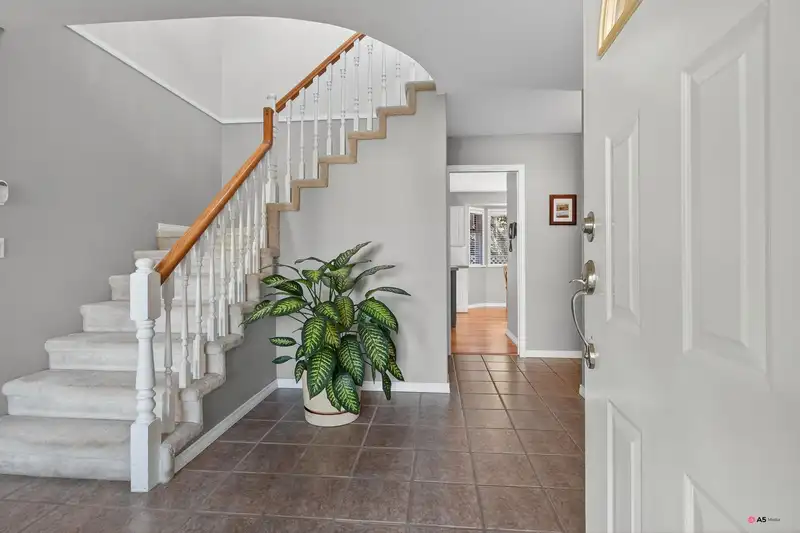 14082 17 AVENUE - photo 4 of 32