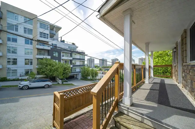 1011 AUCKLAND STREET - photo 2 of 23