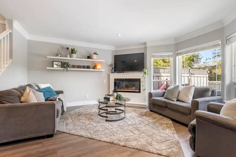 210 16233 82 AVENUE - photo 3 of 28