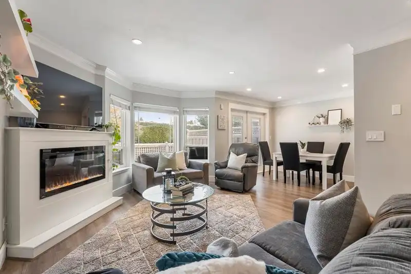 210 16233 82 AVENUE - photo 4 of 28