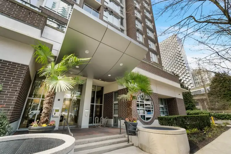 1806 550 PACIFIC STREET - photo 2 of 18
