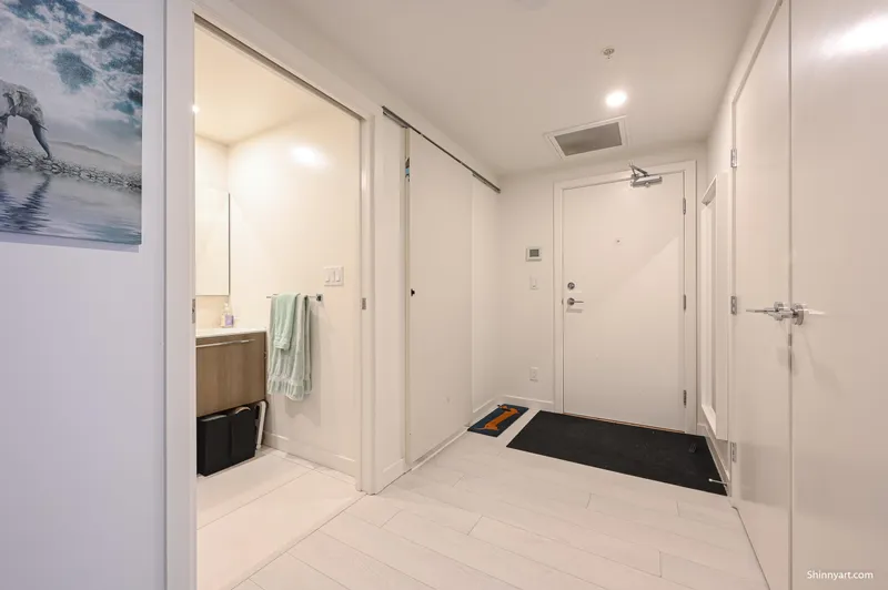 506 285 E 10TH AVENUE - photo 3 of 25