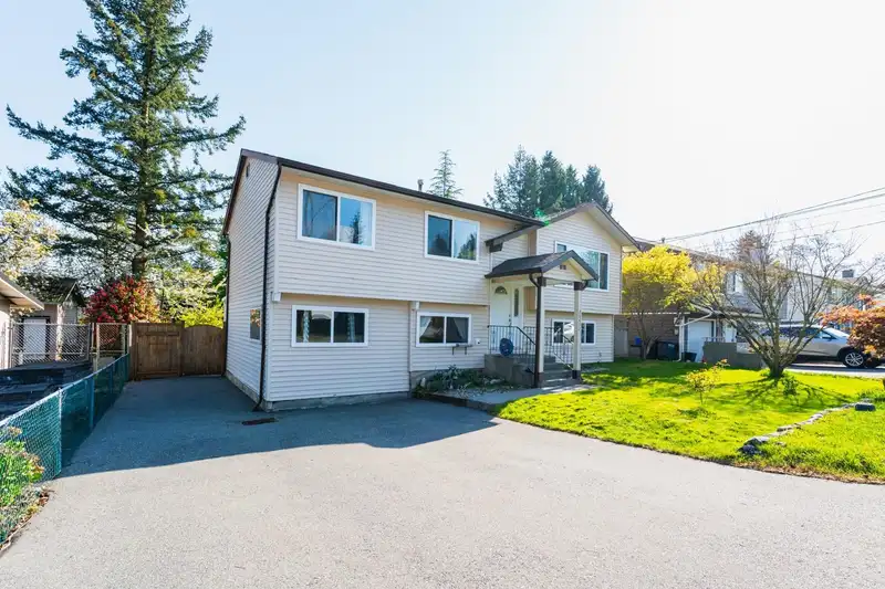 26472 29 AVENUE - photo 2 of 39