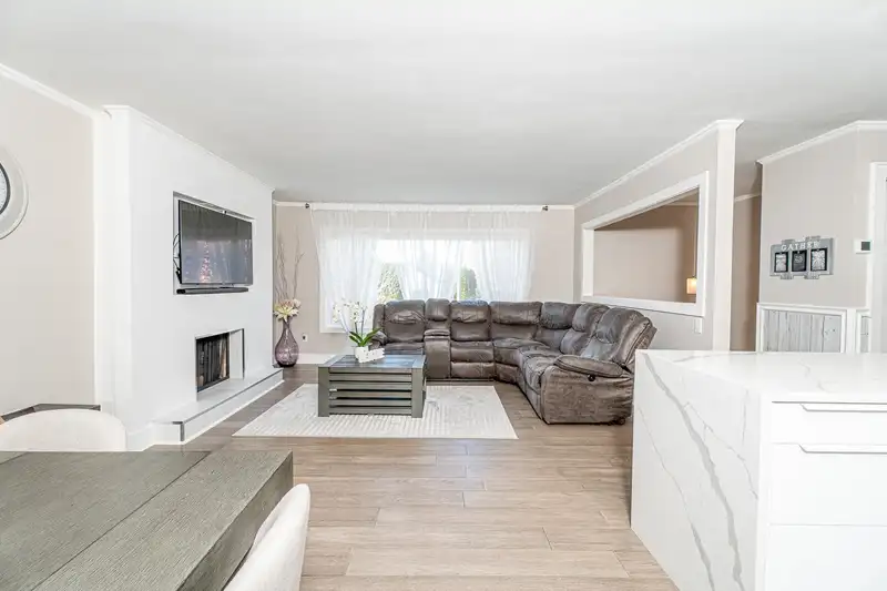 26472 29 AVENUE - photo 3 of 39