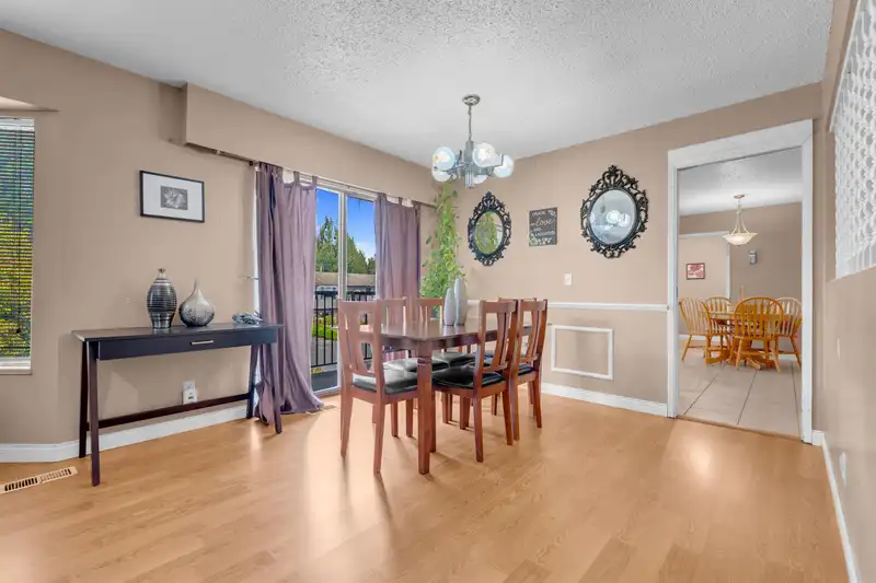 14110 72A AVENUE - photo 4 of 32