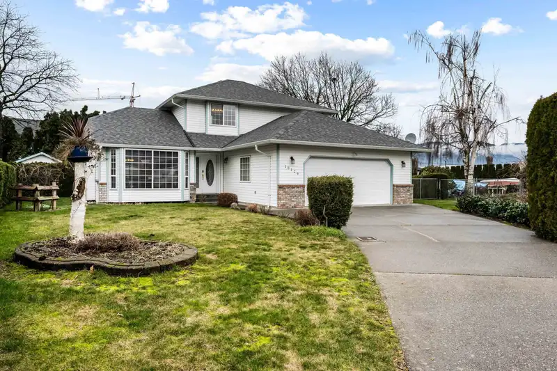 10129 ROSEWOOD PLACE - photo 1 of 39