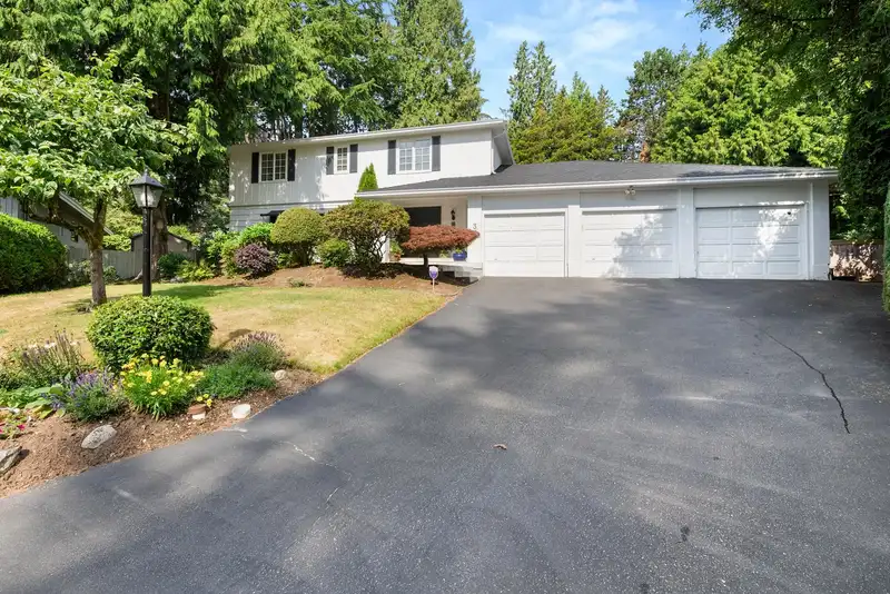 3 HALSS CRESCENT - photo 1 of 40