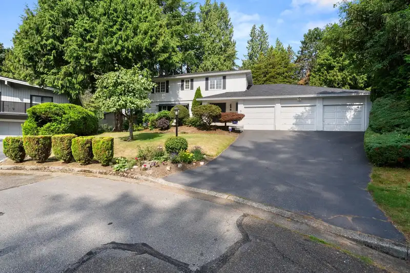 3 HALSS CRESCENT - photo 2 of 40
