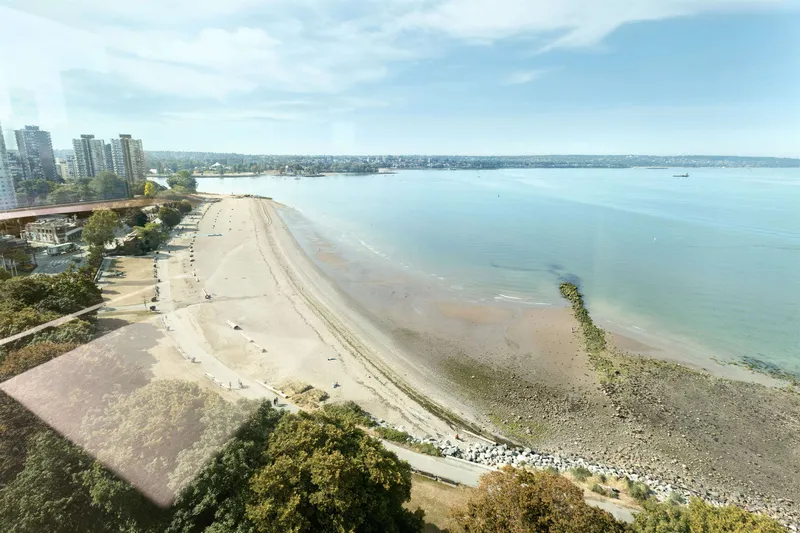 1600 1919 BEACH AVENUE - photo 2 of 25