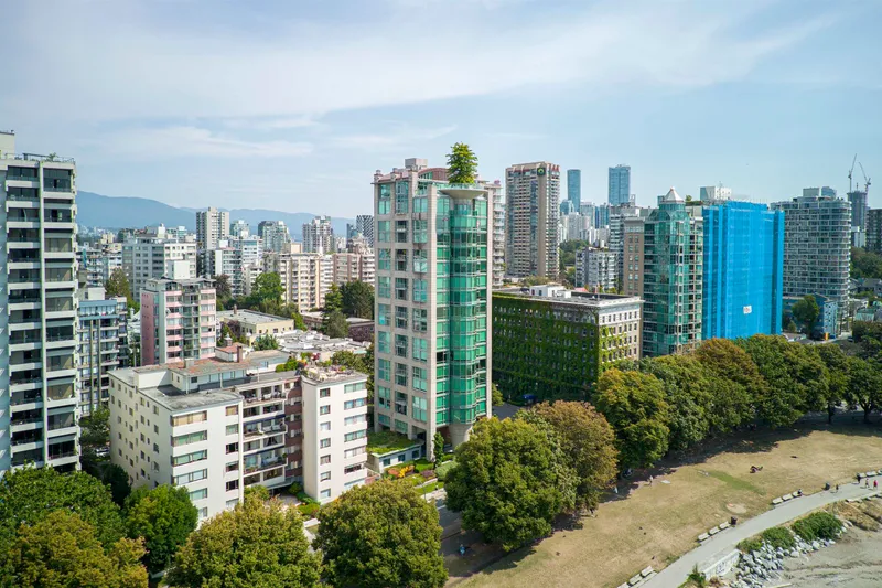 1600 1919 BEACH AVENUE - photo 3 of 25