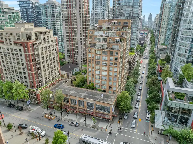 1405 822 HOMER STREET - photo 1 of 18