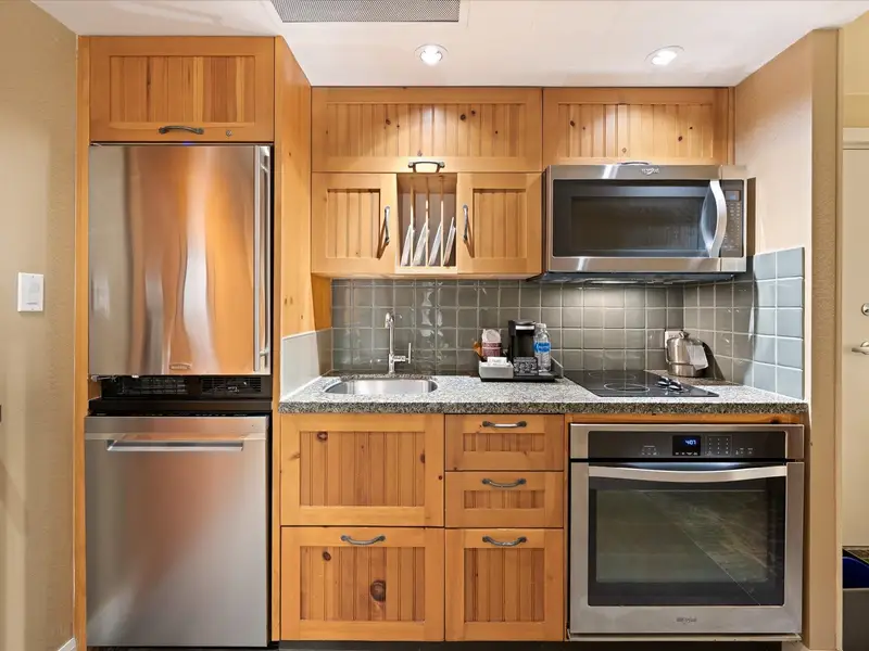 516 4090 WHISTLER WAY - photo 4 of 24