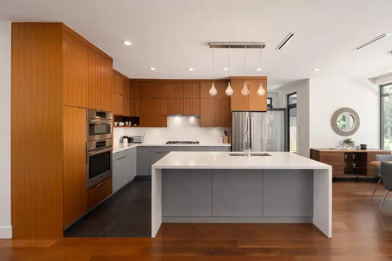 812 E 6TH STREET - photo 2 of 30