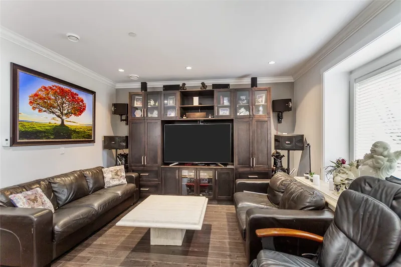 629 THIRTEENTH STREET - photo 4 of 25