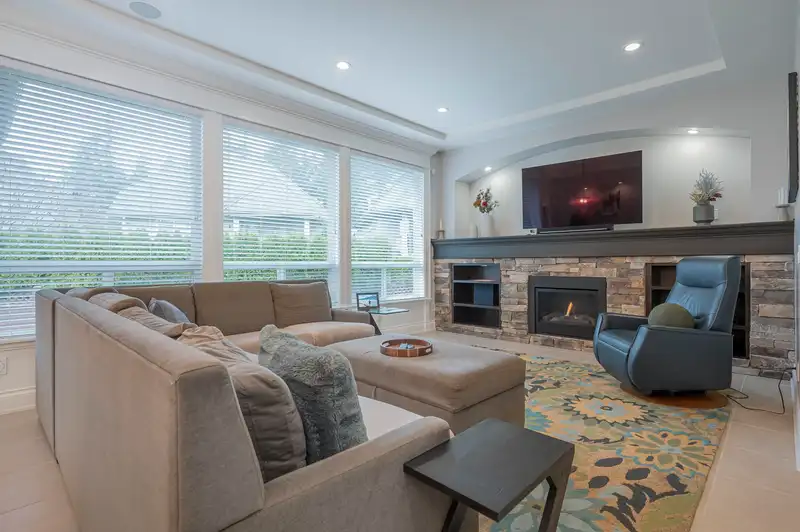 16267 26A AVENUE - photo 4 of 40