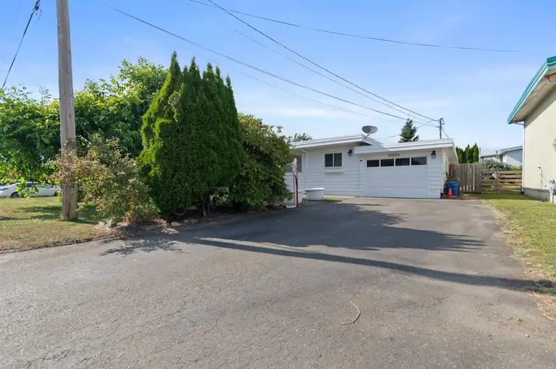 45603 REECE AVENUE - photo 3 of 23