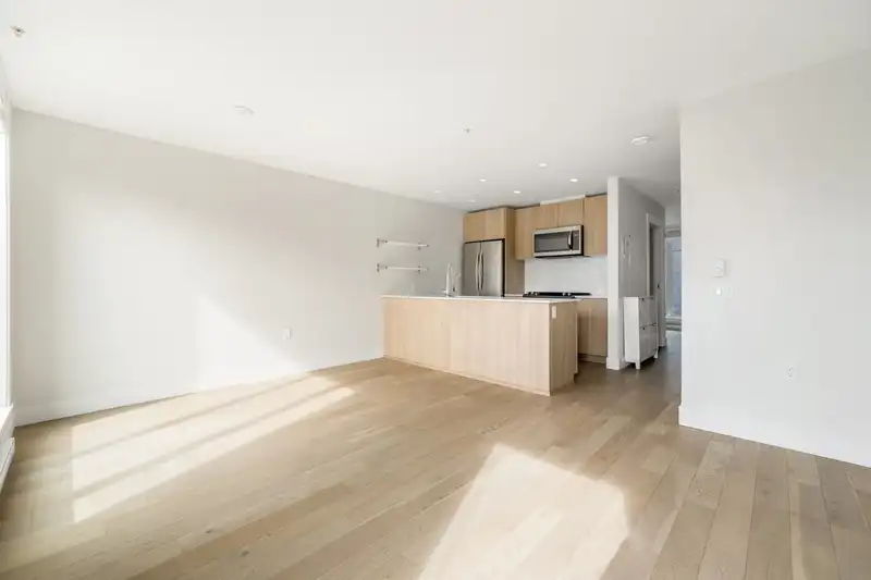 8 531 E 16TH AVENUE - photo 2 of 29