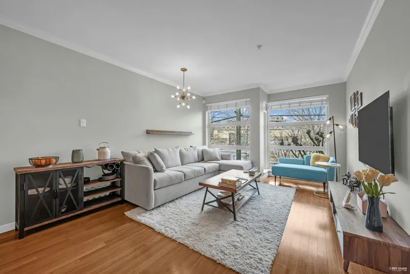 30 638 W 6TH AVENUE - photo 3 of 25