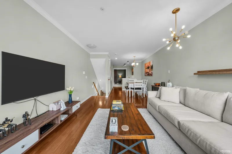 30 638 W 6TH AVENUE - photo 4 of 25