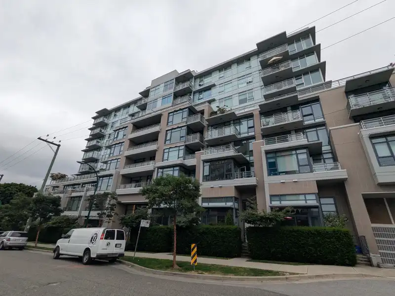 805 2788 PRINCE EDWARD STREET - photo 1 of 23