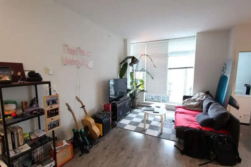 805 2788 PRINCE EDWARD STREET - photo 2 of 23