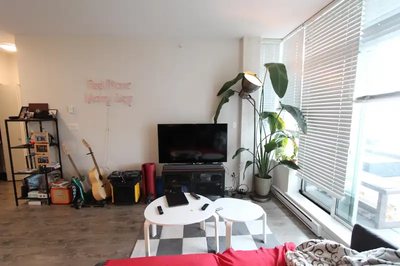 805 2788 PRINCE EDWARD STREET - photo 4 of 23