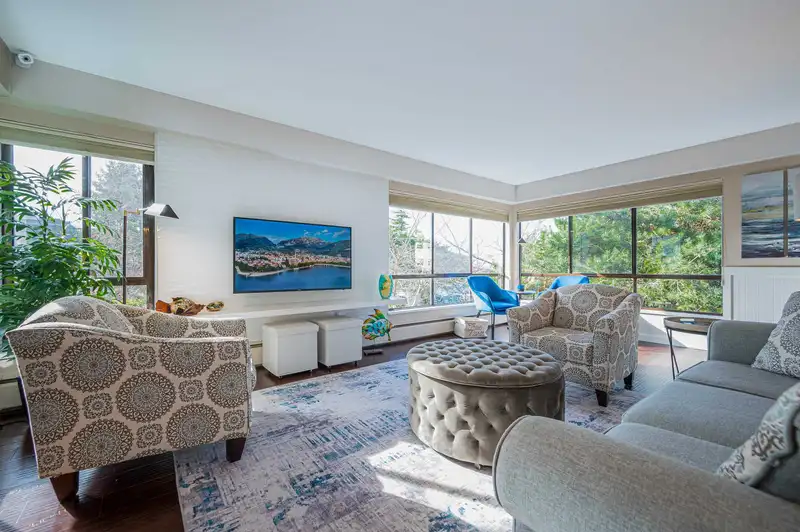 202 1319 MARTIN STREET - photo 1 of 34